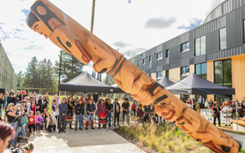 totem-pole-raising-2 totem-pole-raising-2