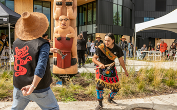 totem-pole-raising-3 totem-pole-raising-3